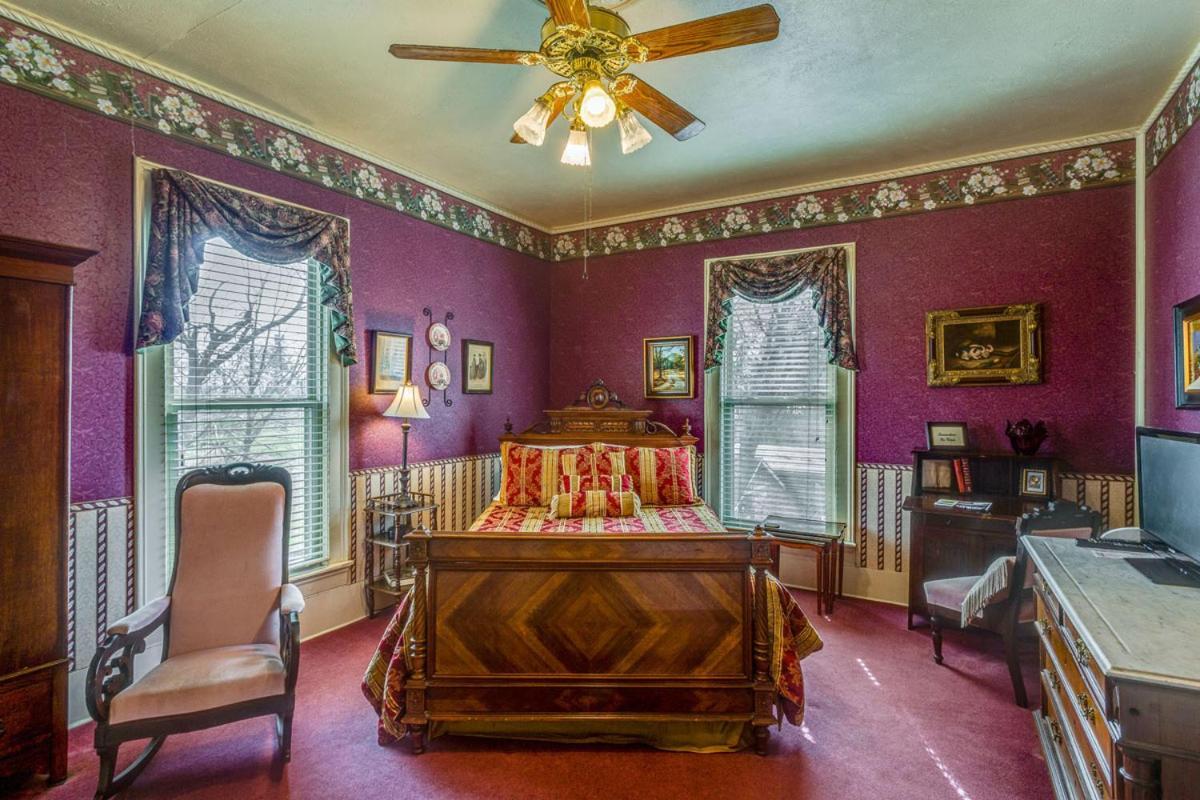 Four Winds Victorian Venue & Suites Bonham Номер фото